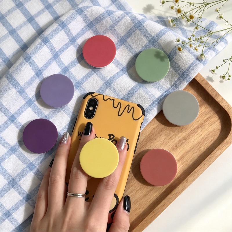 1個入り、マット仕上げのスマートフォン用グリップスタンド。手 - Desk Accessories のレビューと価格